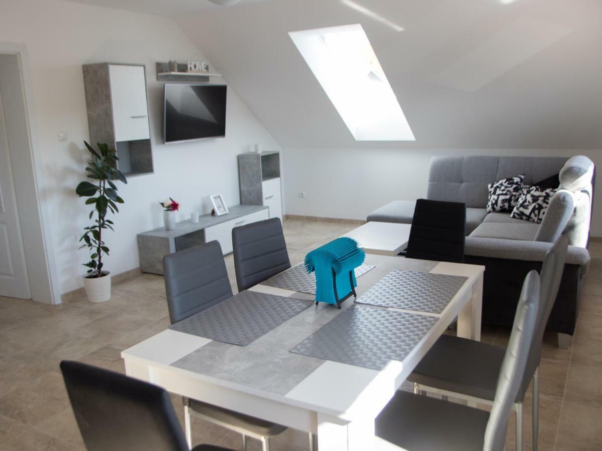 Apartman U Fuxu Zleby Eksteriør billede